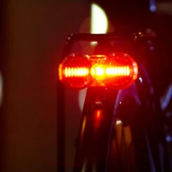 Busch-mueller Feu Arrière TOPLIGHT Flat S Plus à Diode Dynamo -Velo Fusion Promos Boutique 329S TOPLIGHT Flat S Actionbild neu